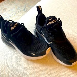 Big Boys Nike Air 270 like new condition kids 4.5